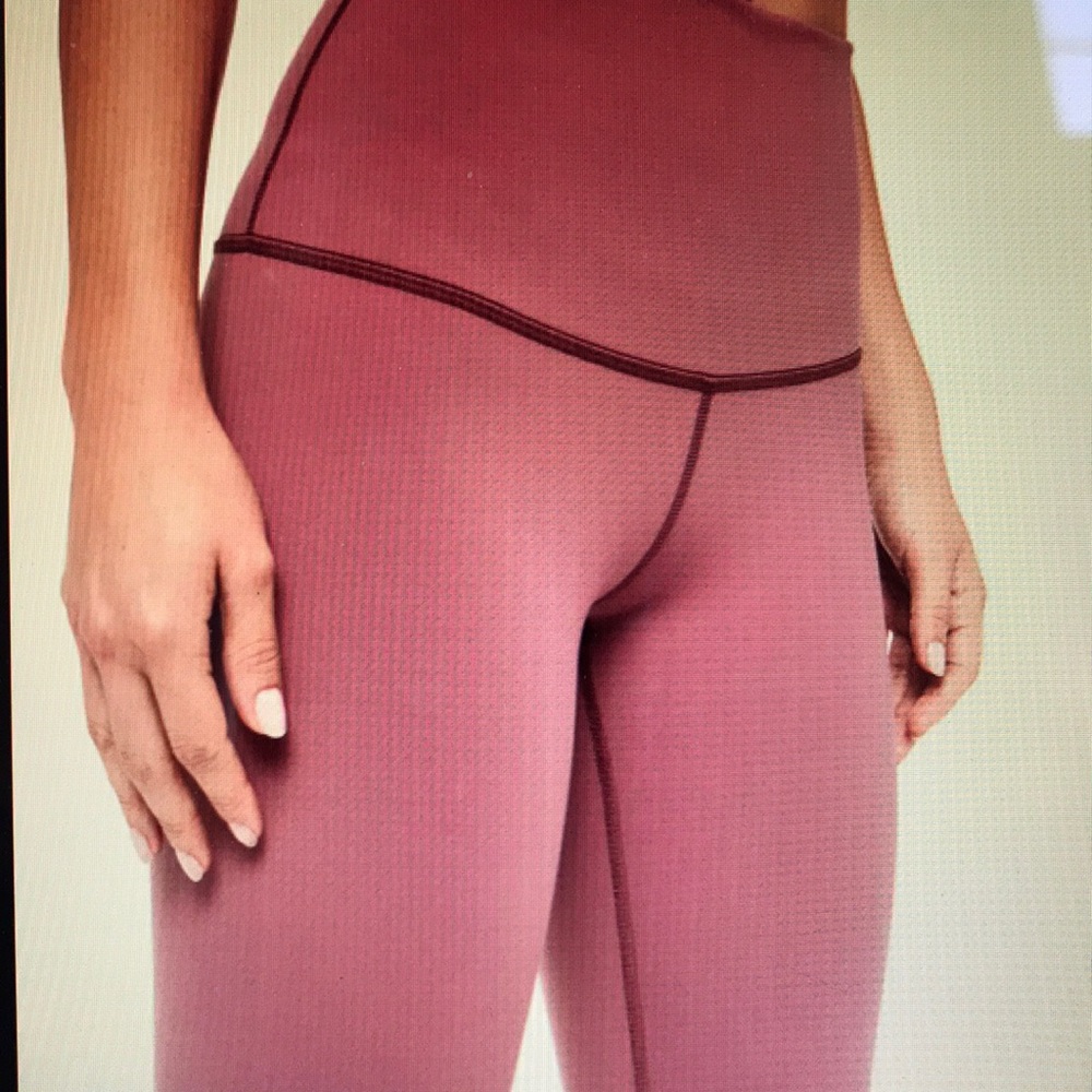 Lululemon Wunder  Under Crop HR Scallop, size 8